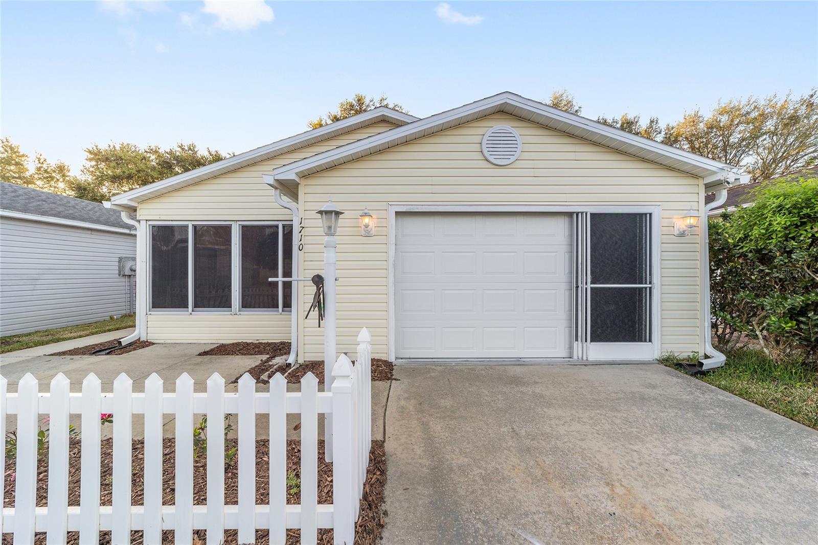 VILLAGES SUMTER VILLA DE LA VI - Residential