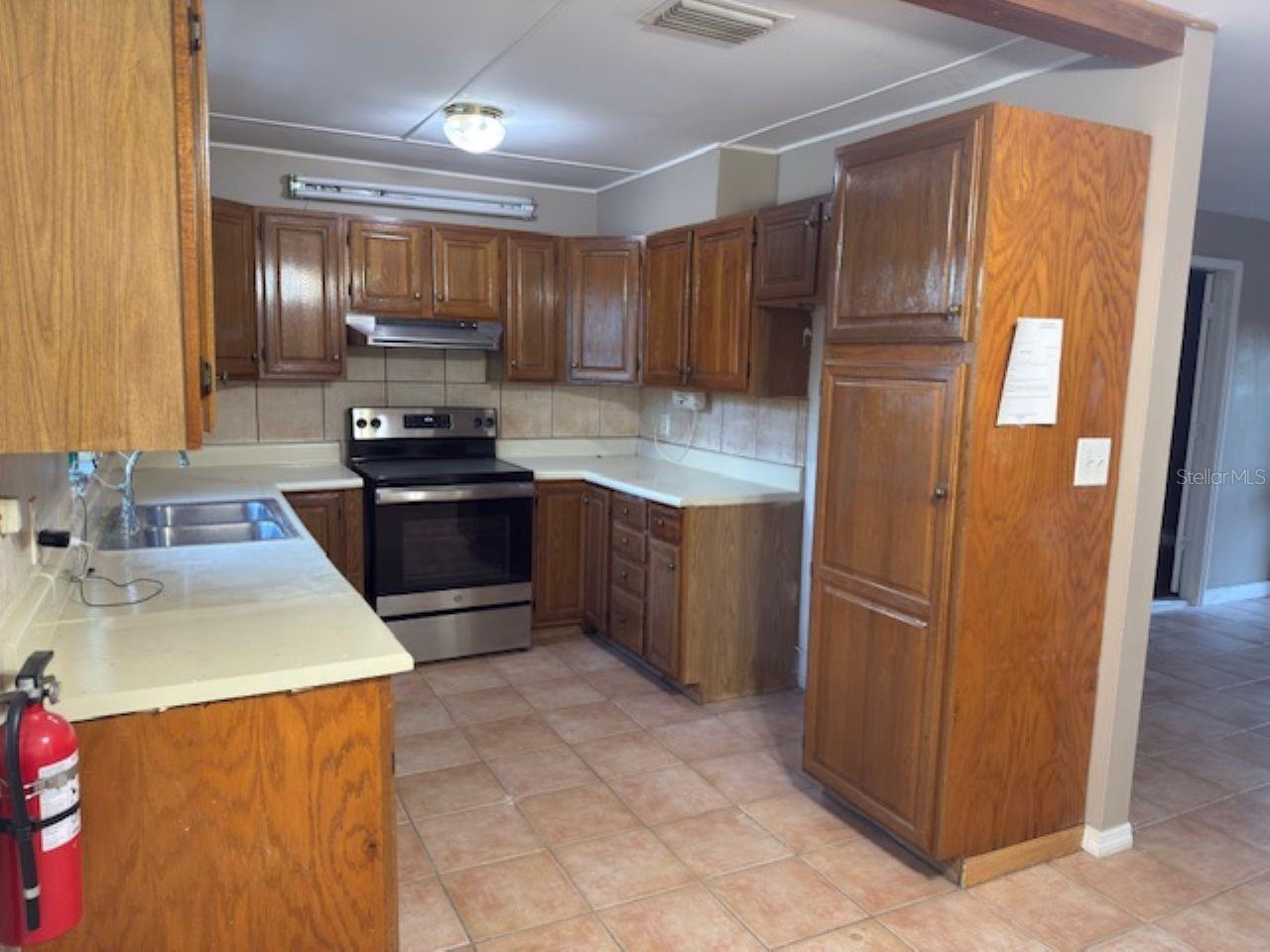 GANDY GARDENS 09 - Residential Lease
