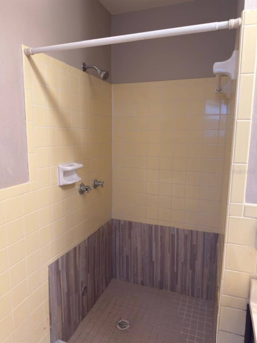 GANDY GARDENS 09 - Residential Lease