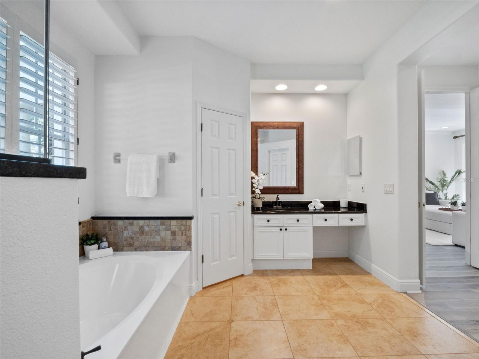 ALAQUA LAKES - Residential