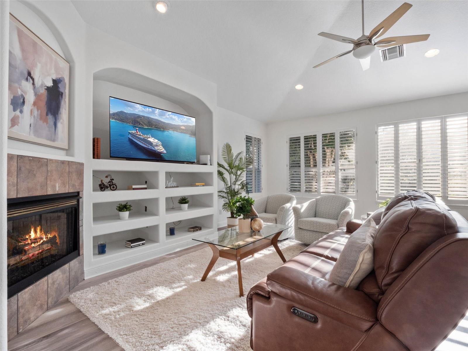 ALAQUA LAKES - Residential