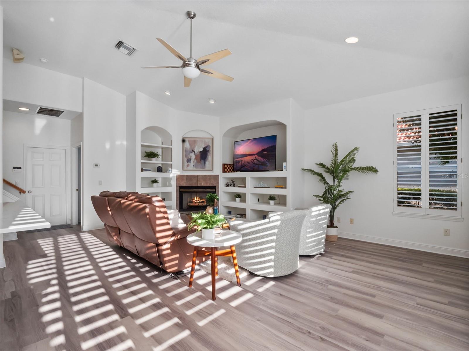 ALAQUA LAKES - Residential