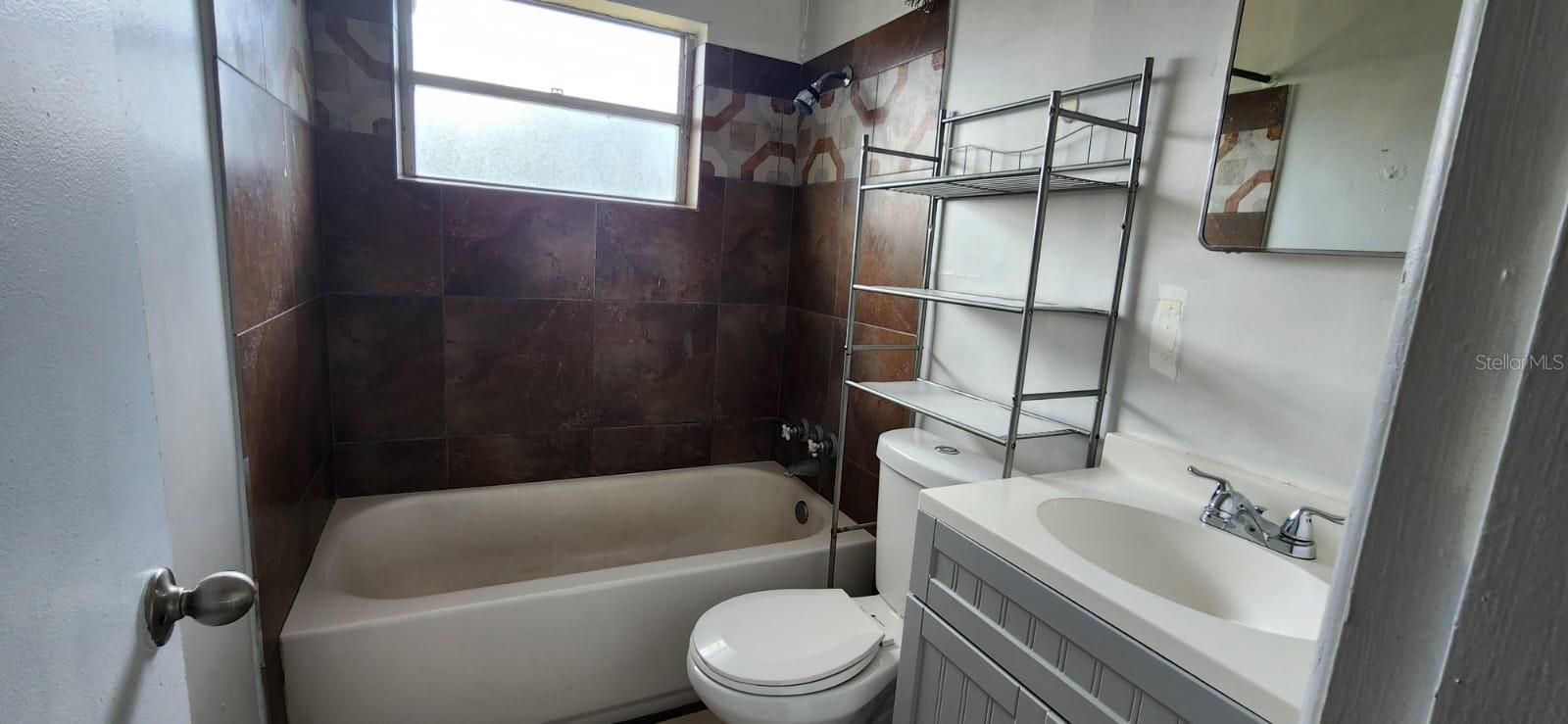 QUEENS MIRROR SOUTH - Residential