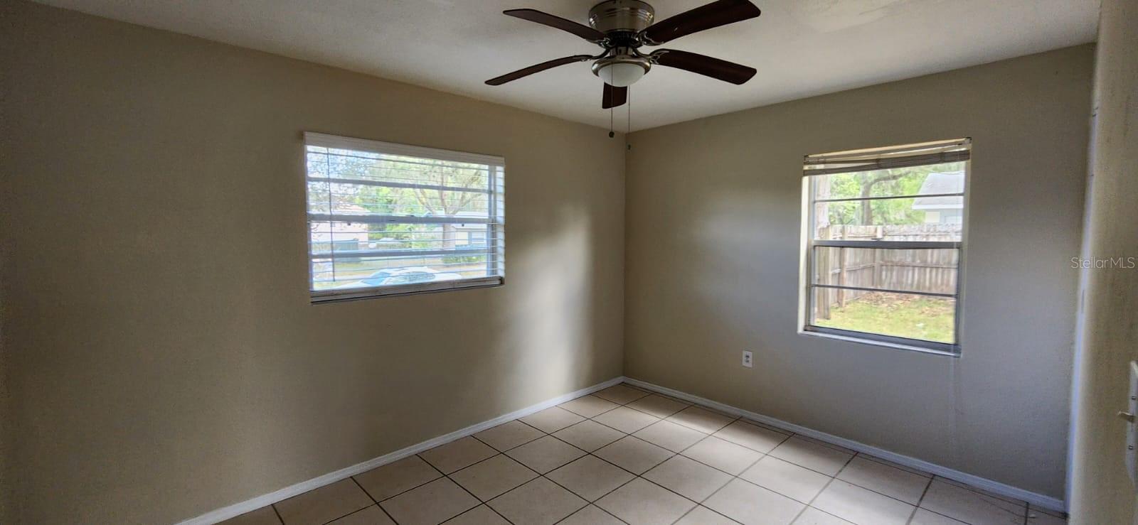 QUEENS MIRROR SOUTH - Residential