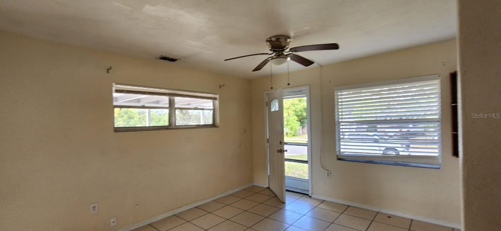 QUEENS MIRROR SOUTH - Residential