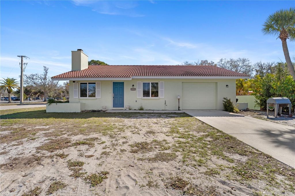 Photo of 401 Nassau Street S, Venice, FL 34285 (MLS # N6143131)
