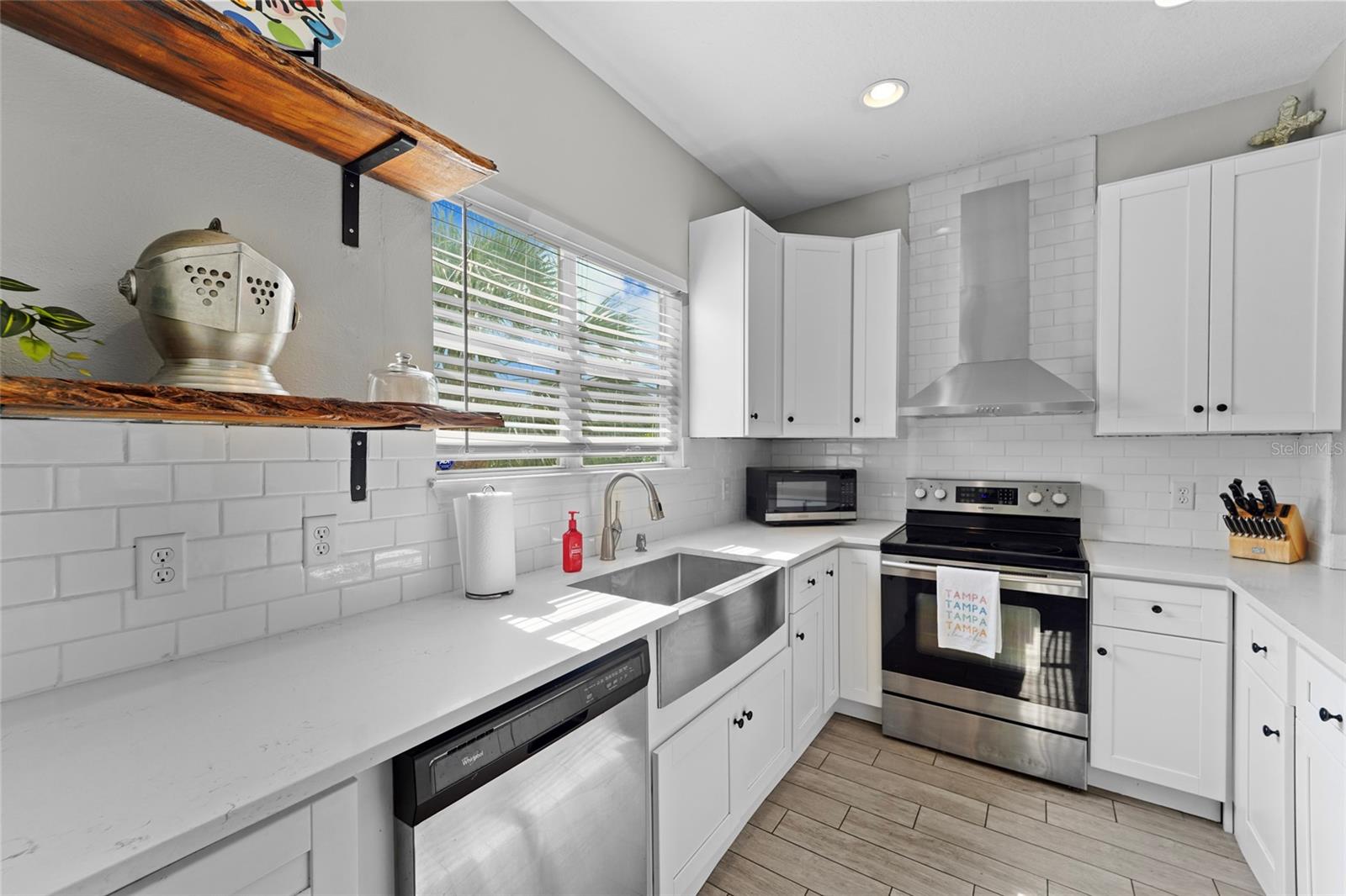 WESTSHORE TWNHMS - Residential