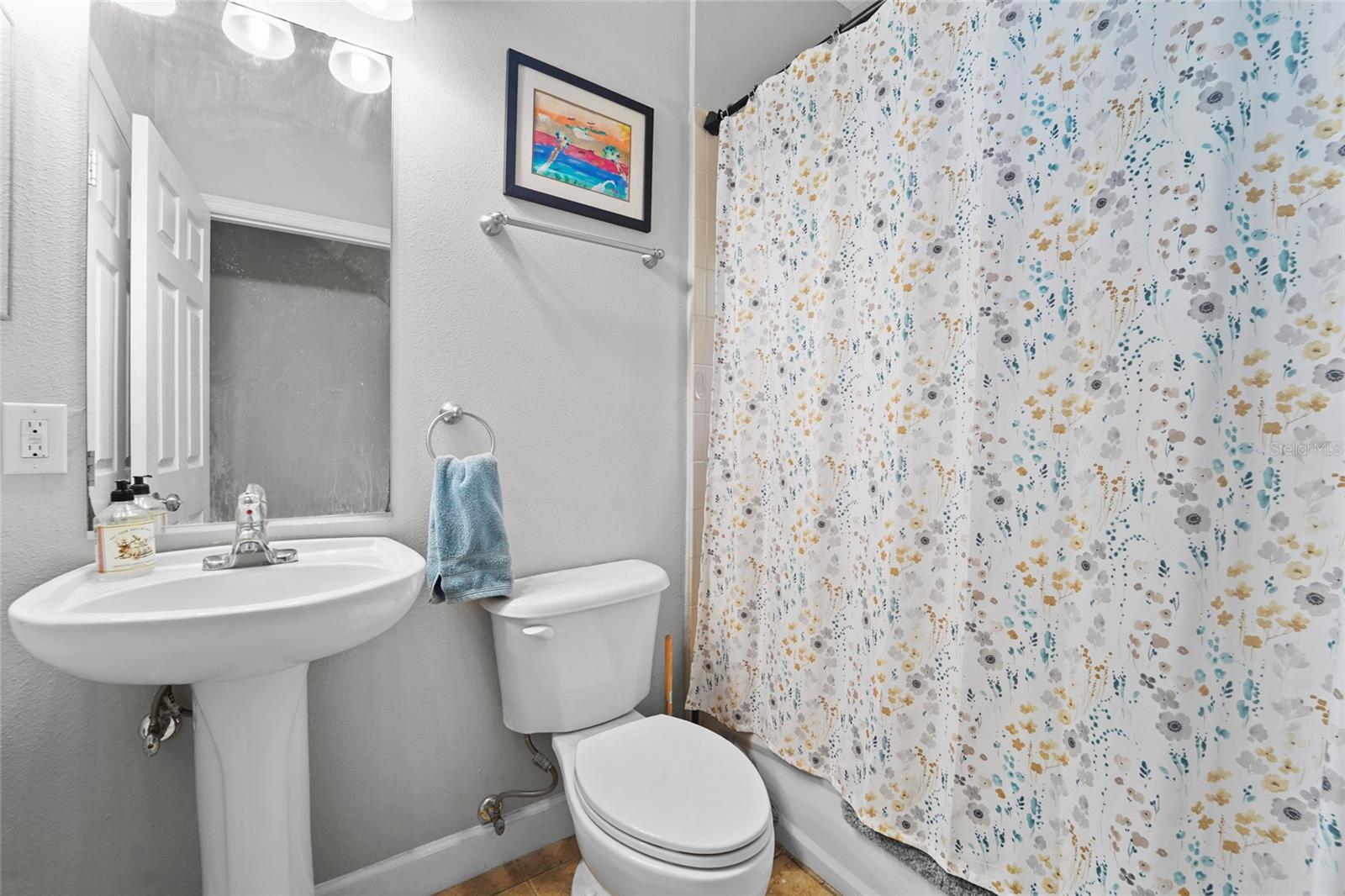WESTSHORE TWNHMS - Residential