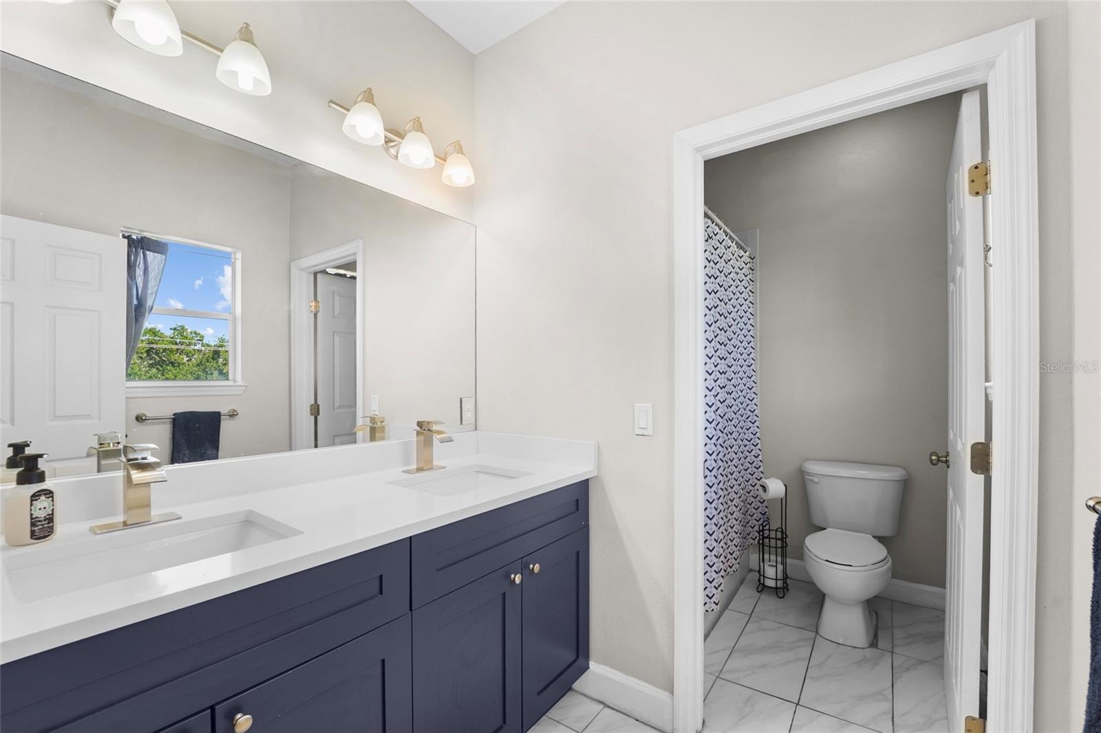 WESTSHORE TWNHMS - Residential