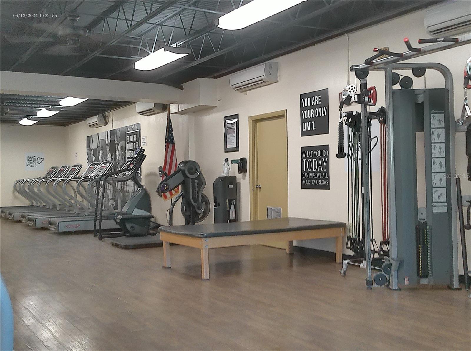 ON TOP OF THE WORLD - Residential