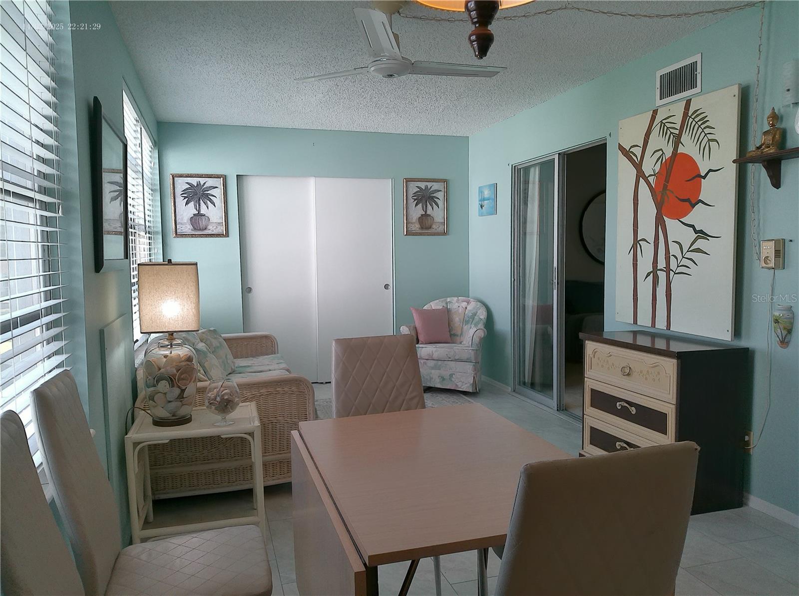 ON TOP OF THE WORLD - Residential