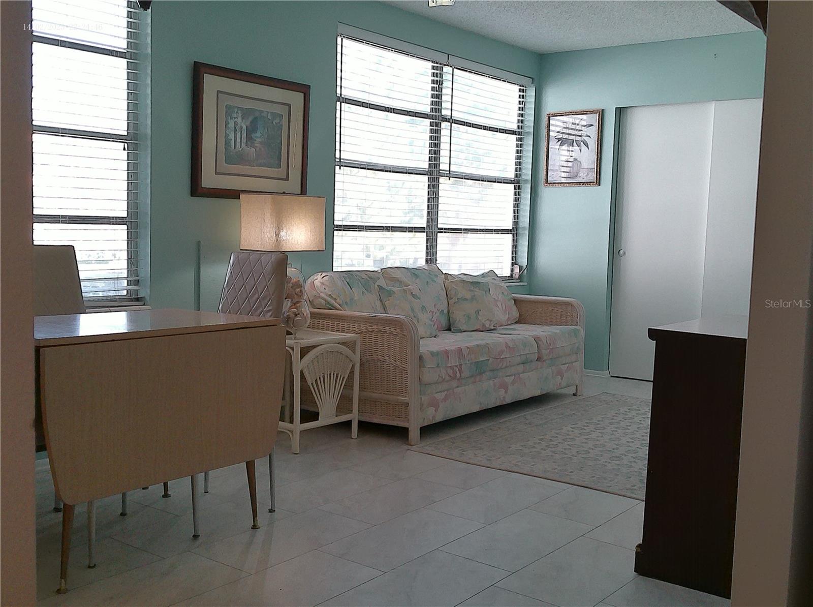 ON TOP OF THE WORLD - Residential