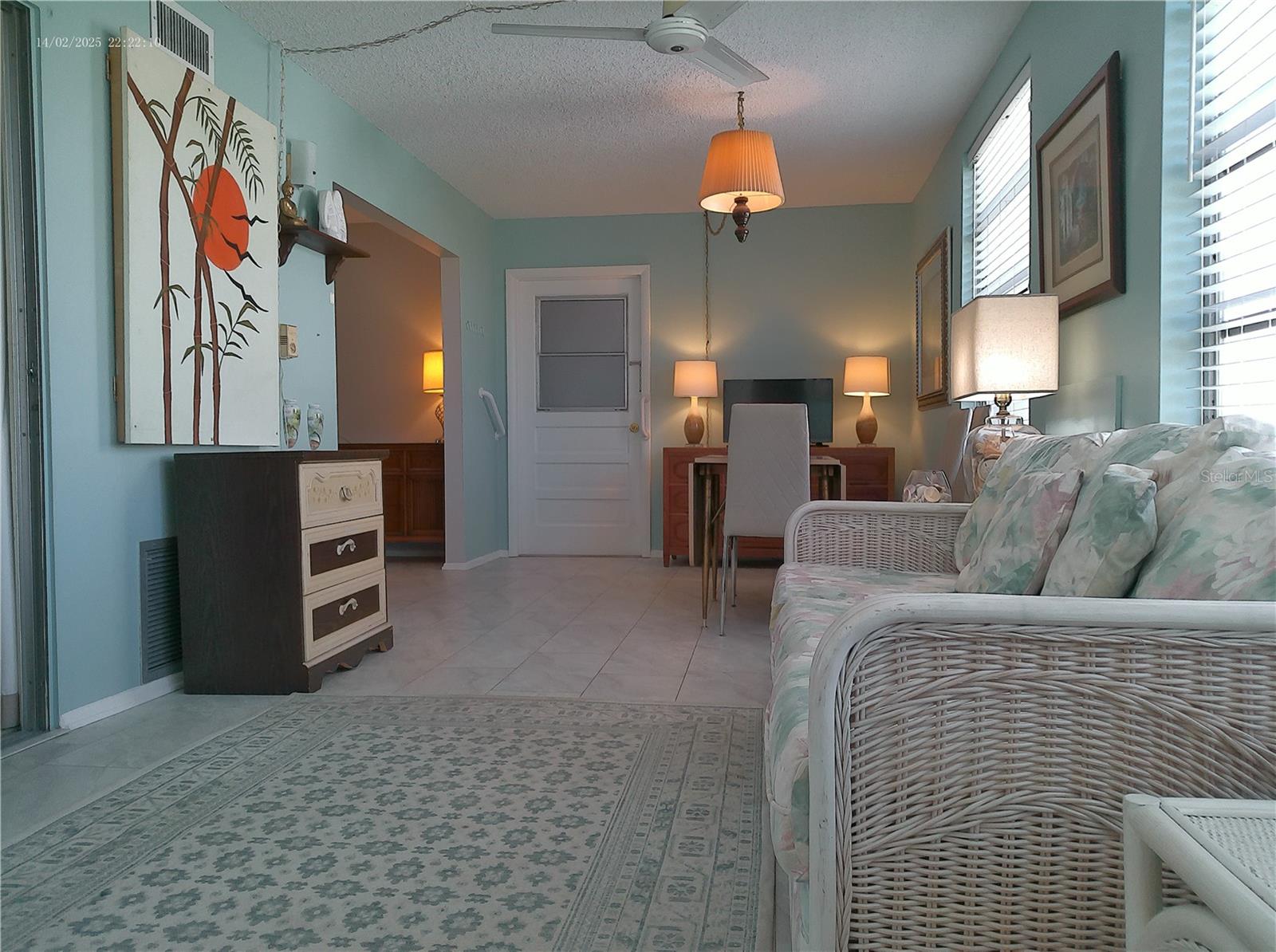 ON TOP OF THE WORLD - Residential