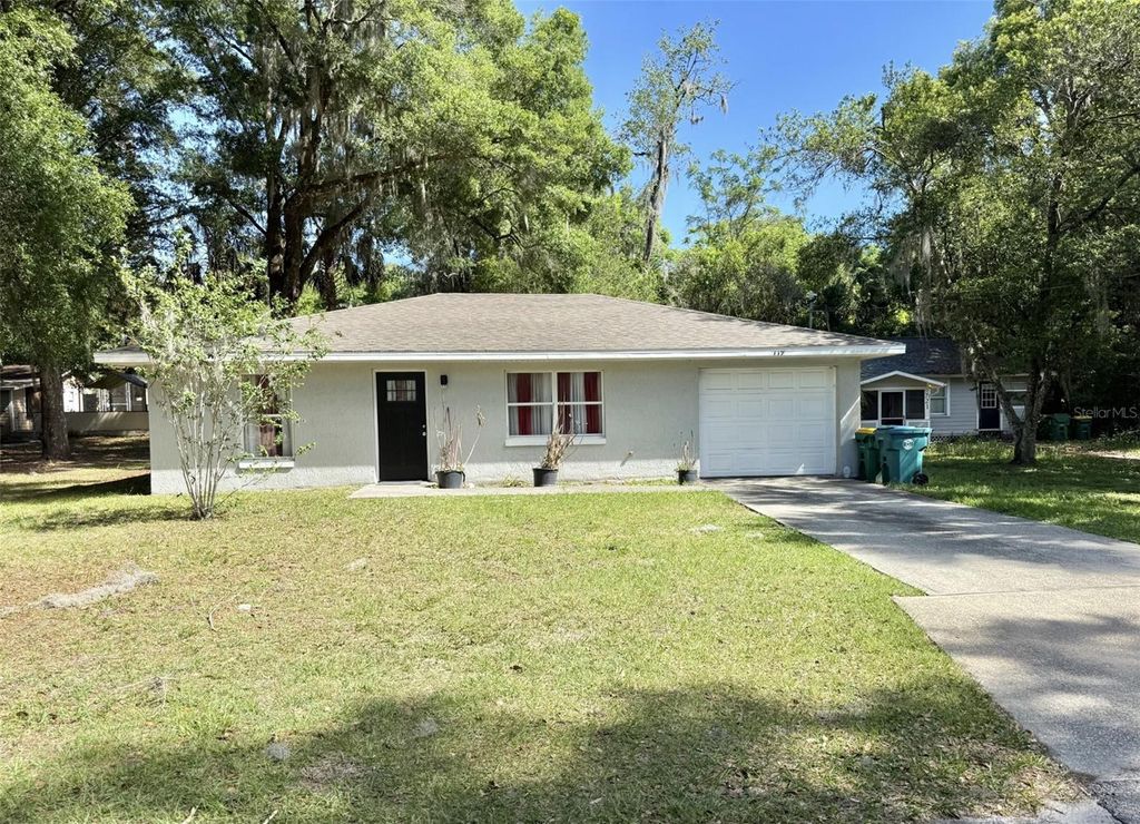 Photo of 719 E Georgia Avenue, Deland, FL 32724 (MLS # V4948553)