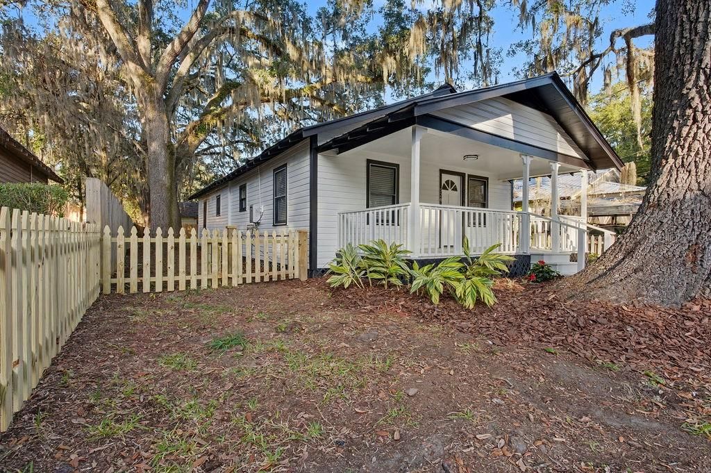 Photo of 526 NW 3rd Street, Gainesville, FL 32601 (MLS # GC536528)