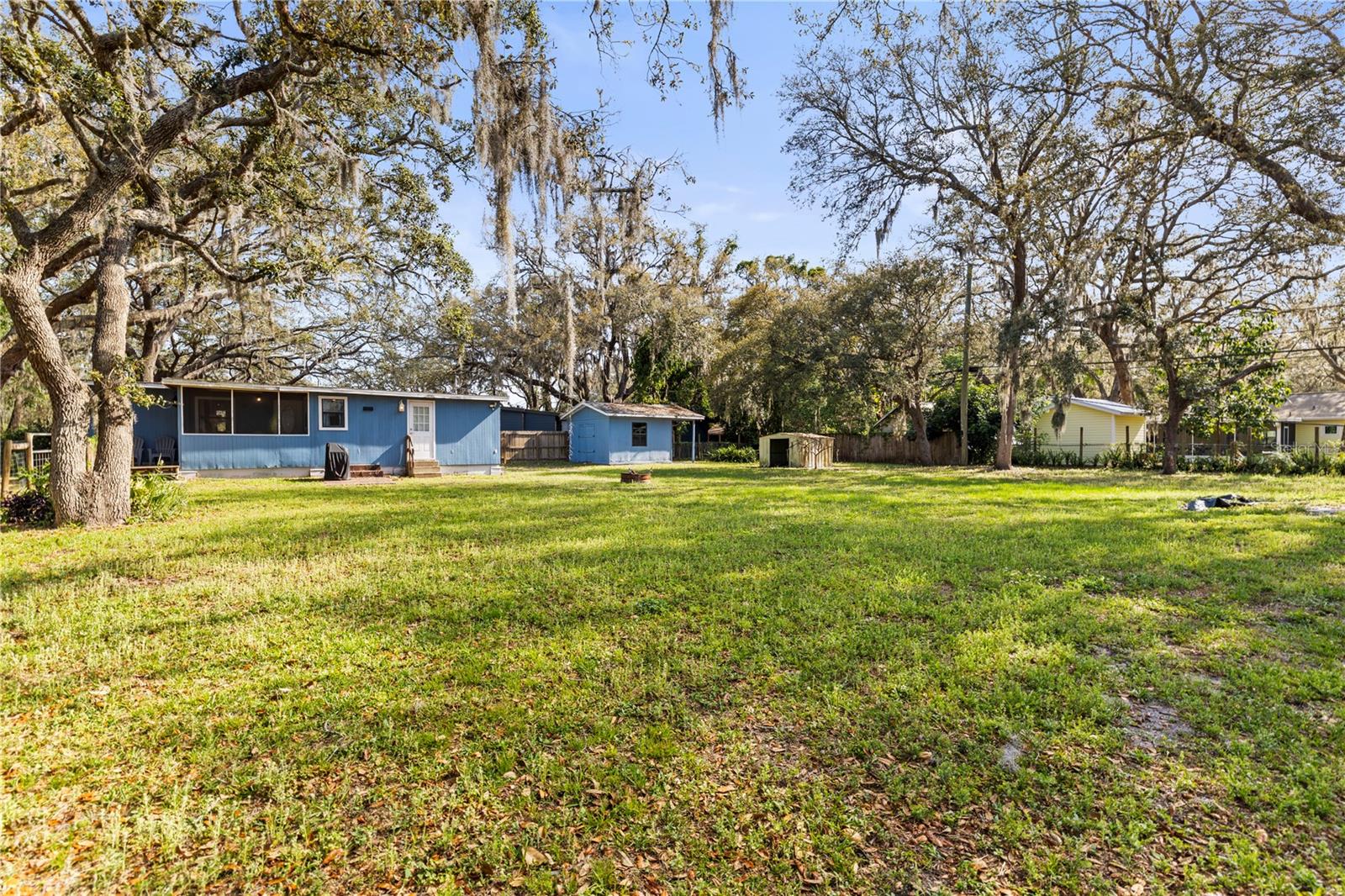 1916 & 1910 BEACHWAY LANE