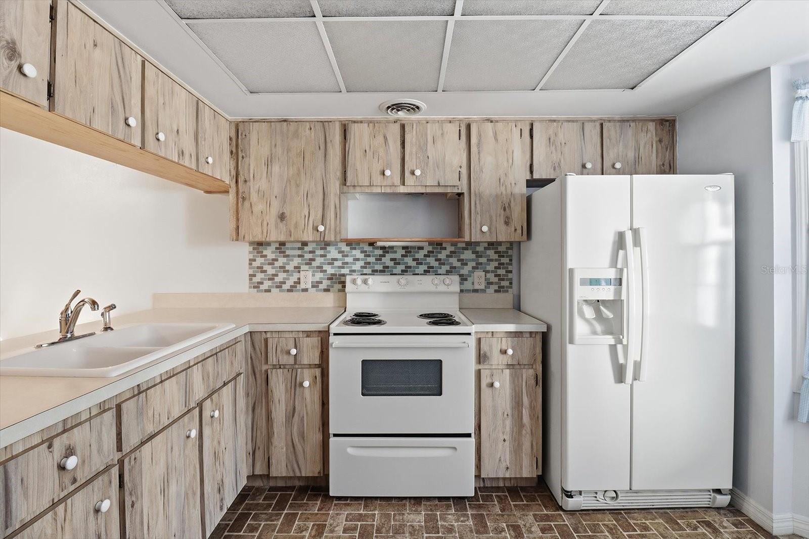 PARKSIDE VILLAGE UNIT 03 - Residential