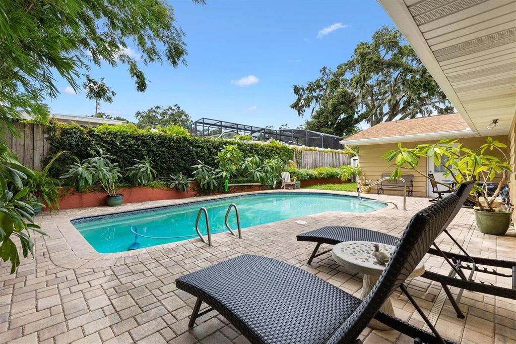 Photo of 907 N Shore Drive, Leesburg, FL 34748 (MLS # G5102062)