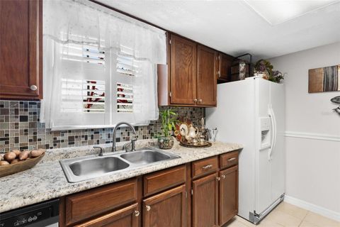 Tiny photo for 500 Newell Hill Road #108D, Leesburg, FL 34748 (MLS # G5114410)