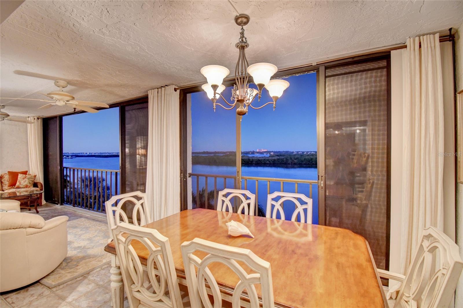 POINTE ON MIDNIGHT PASS - Residential