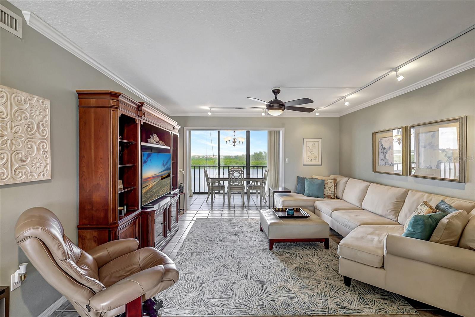 POINTE ON MIDNIGHT PASS - Residential