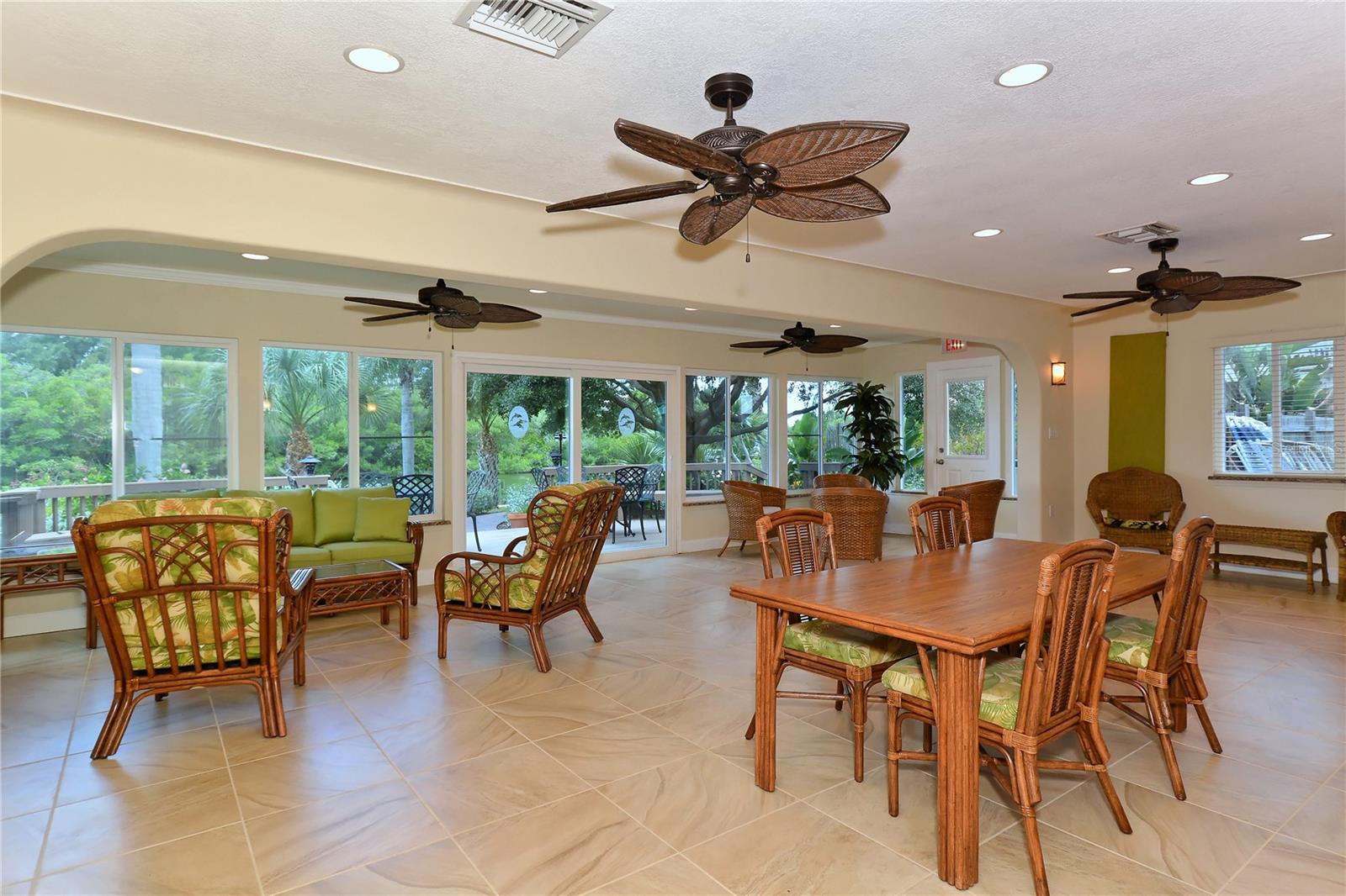 POINTE ON MIDNIGHT PASS - Residential