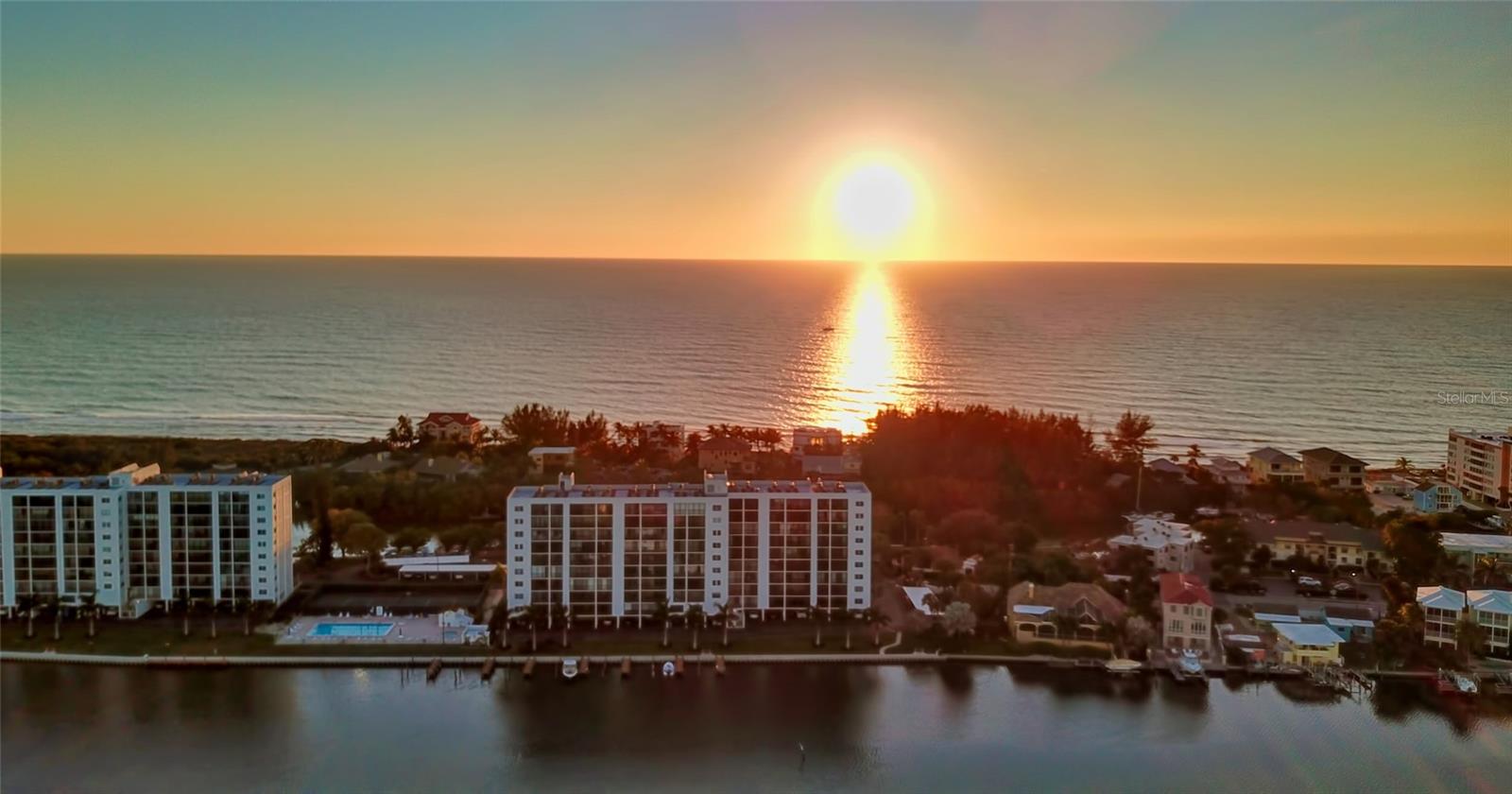 POINTE ON MIDNIGHT PASS - Residential