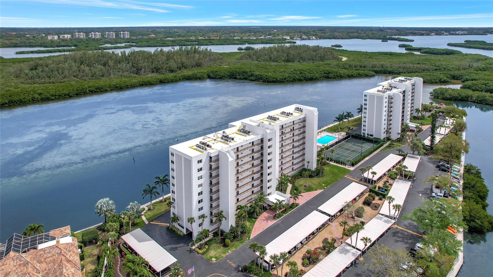 POINTE ON MIDNIGHT PASS - Residential