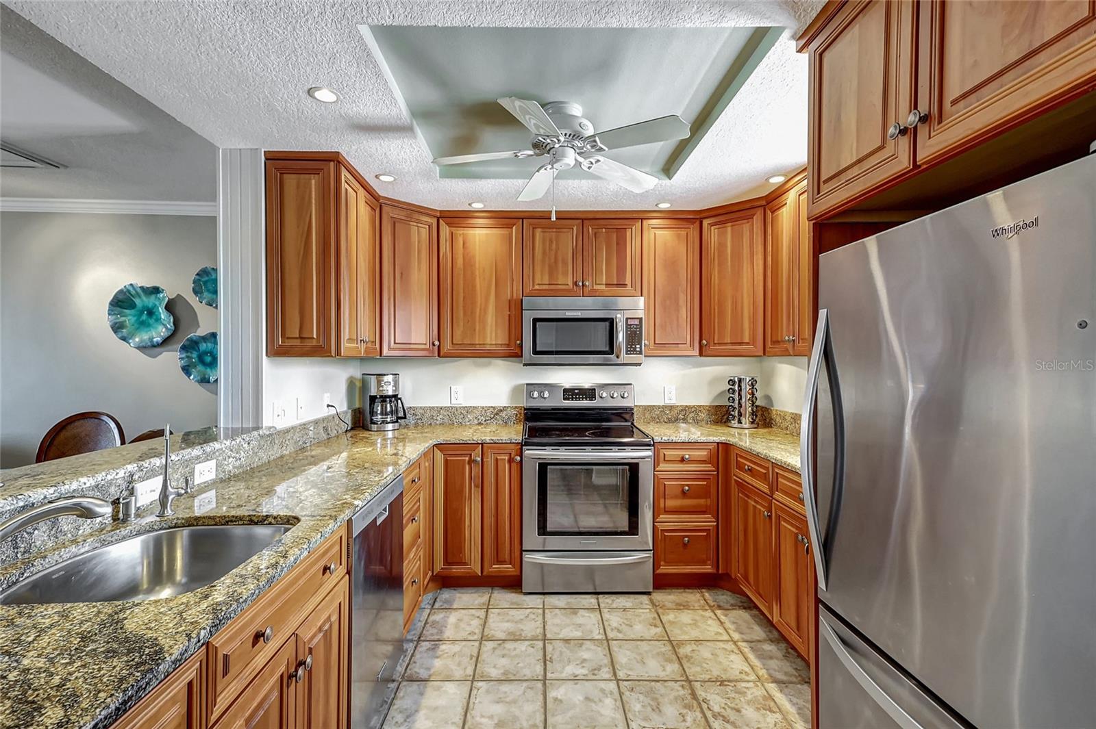 POINTE ON MIDNIGHT PASS - Residential