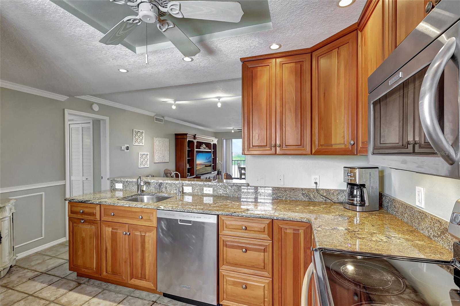 POINTE ON MIDNIGHT PASS - Residential