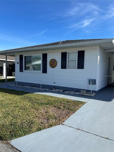 A home in LAKELAND