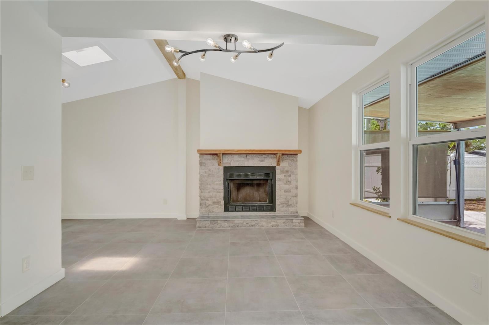 MIRA BELLA NO. 1 BLK D, LOT 9 - Residential