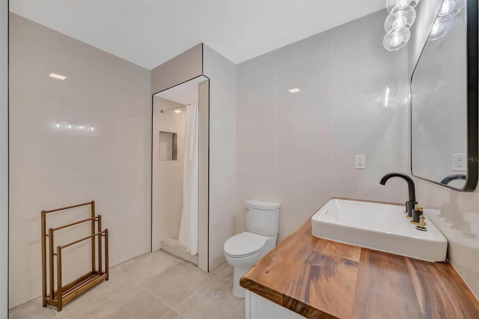 MIRA BELLA NO. 1 BLK D, LOT 9 - Residential