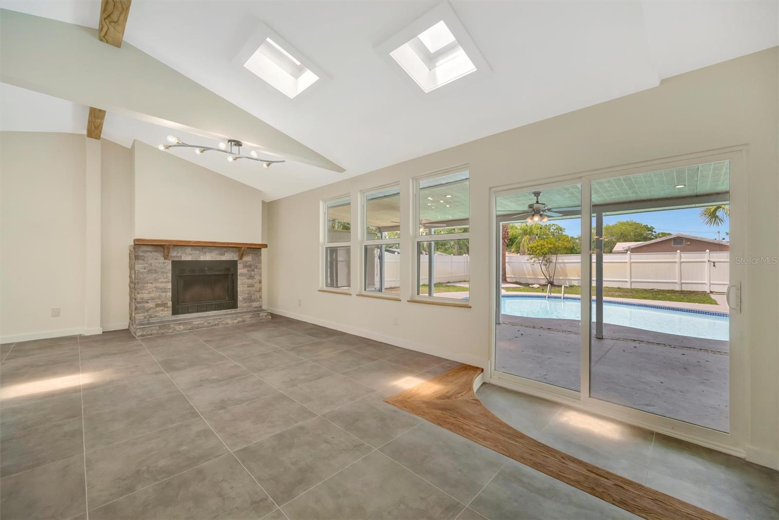 MIRA BELLA NO. 1 BLK D, LOT 9 - Residential