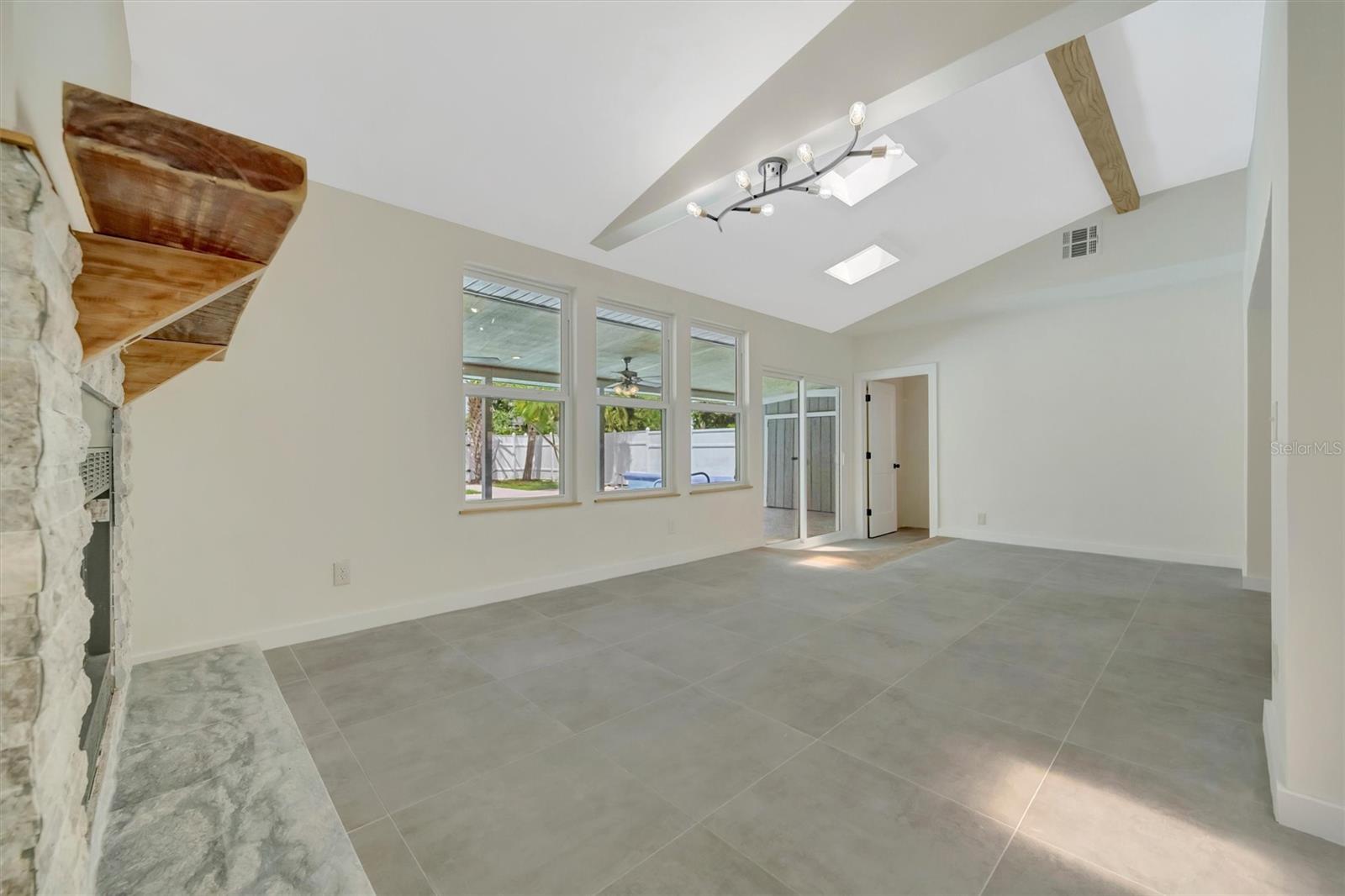 MIRA BELLA NO. 1 BLK D, LOT 9 - Residential