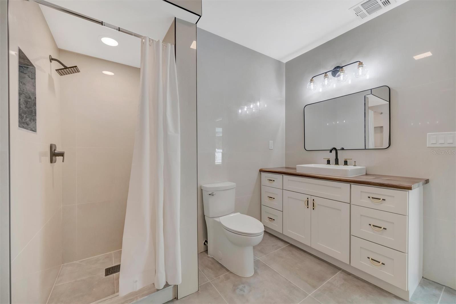 MIRA BELLA NO. 1 BLK D, LOT 9 - Residential