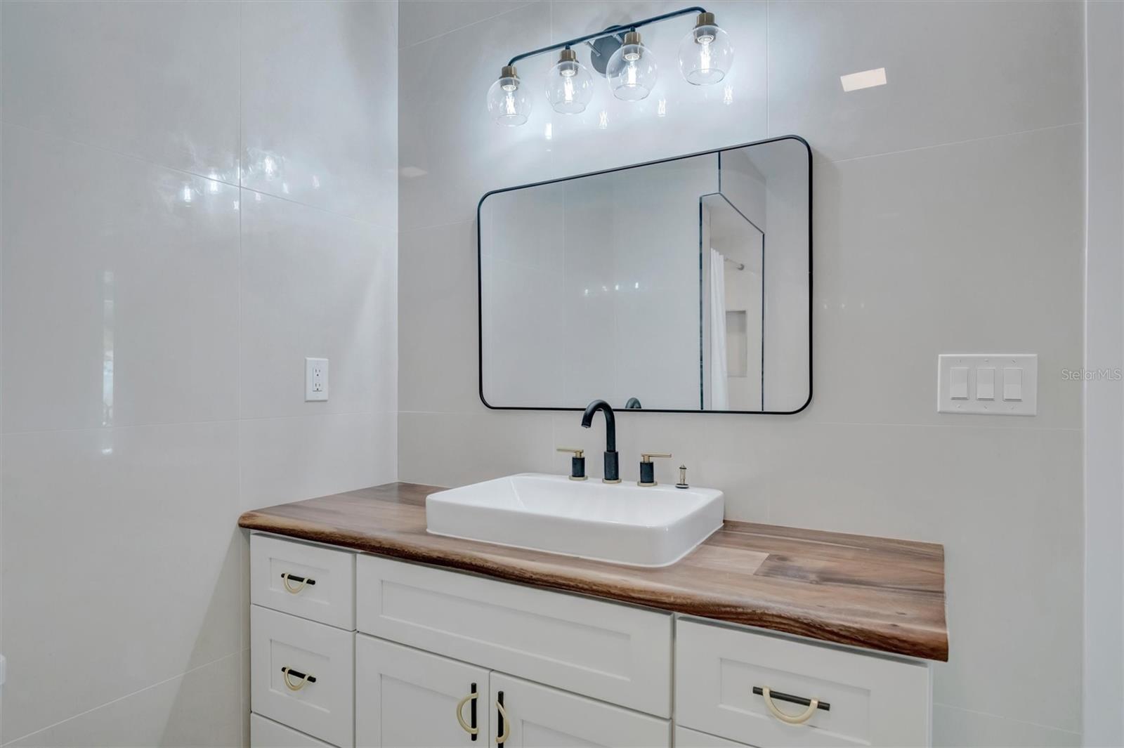 MIRA BELLA NO. 1 BLK D, LOT 9 - Residential