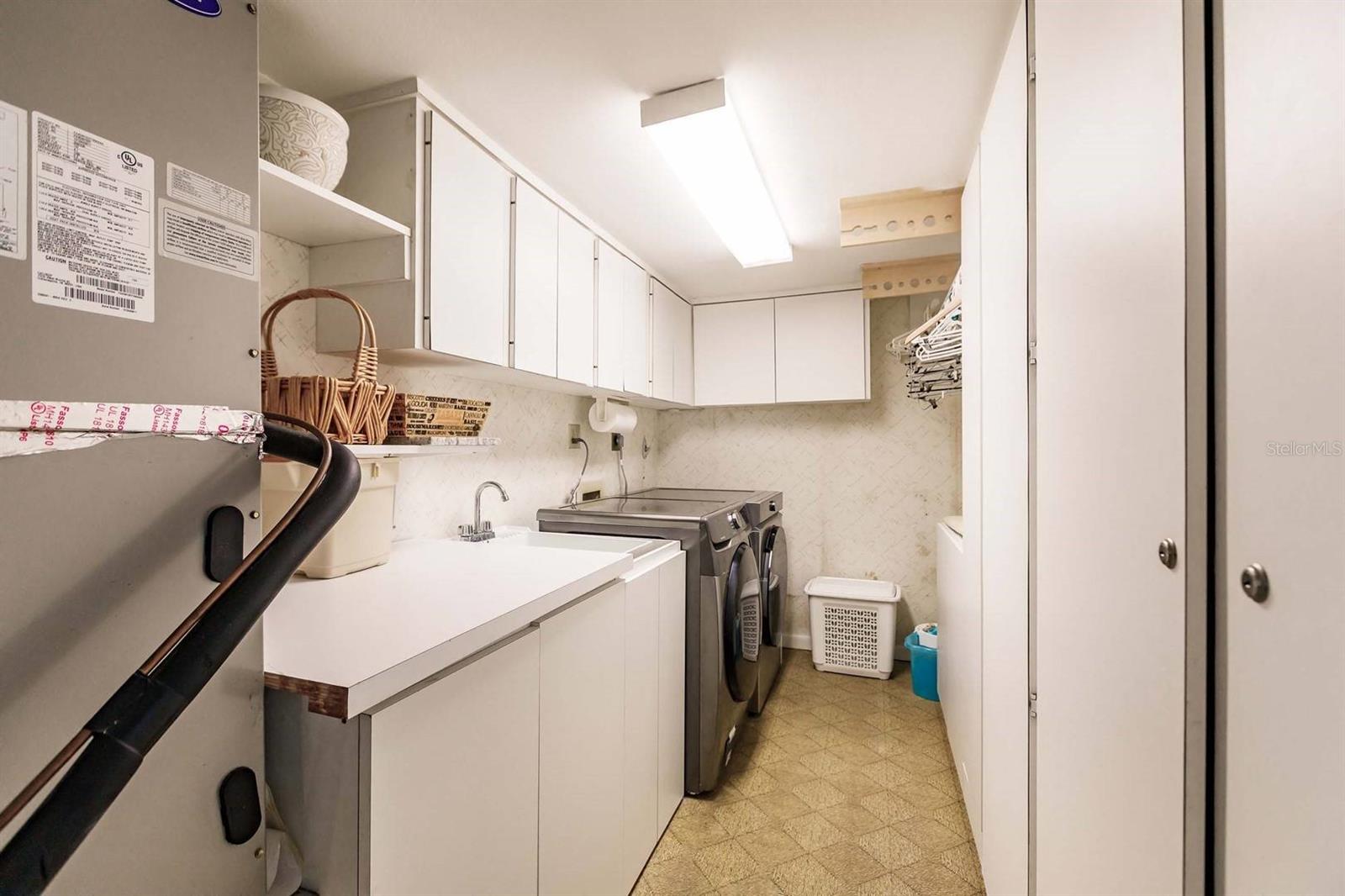 PEPPERTREE BAY IV - Residential Lease