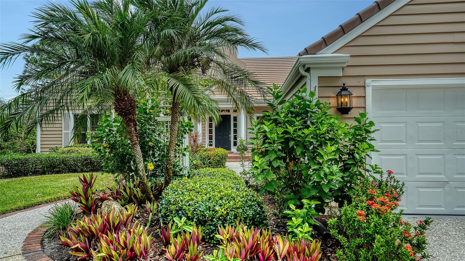 BISHOPSCOURT AT THE OAKS PRESERVE - Residential