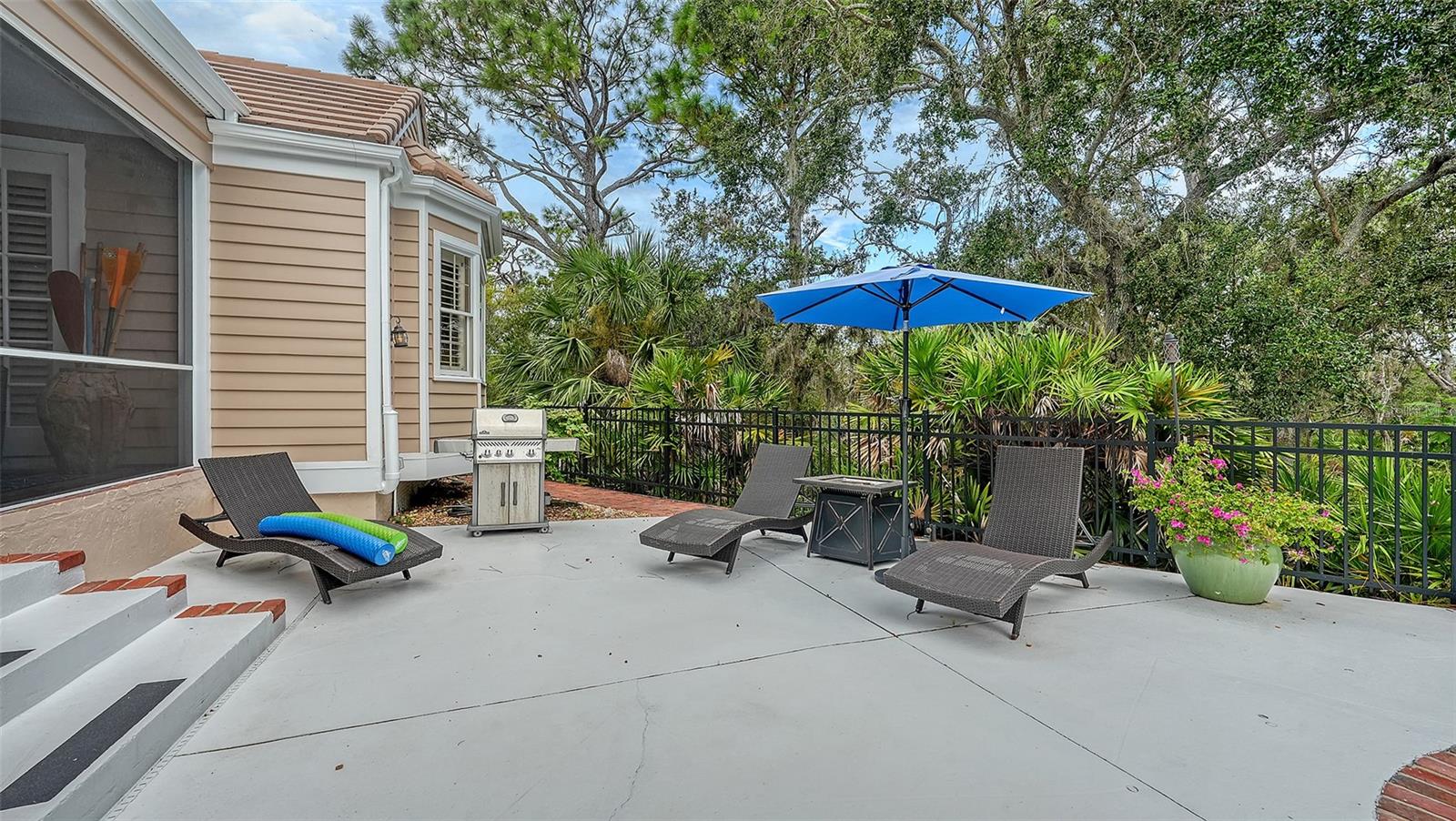 BISHOPSCOURT AT THE OAKS PRESERVE - Residential