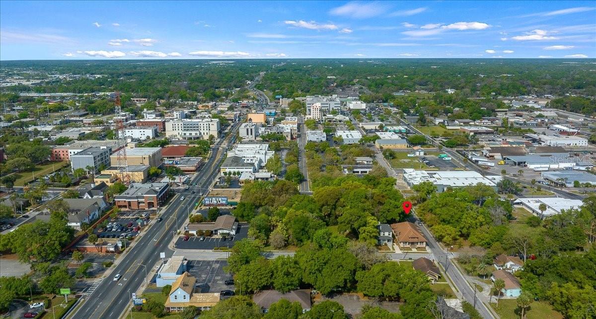 118 NE TUSCAWILLA AVENUE