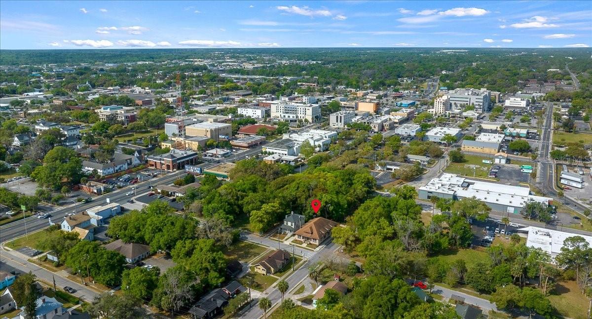 118 NE TUSCAWILLA AVENUE