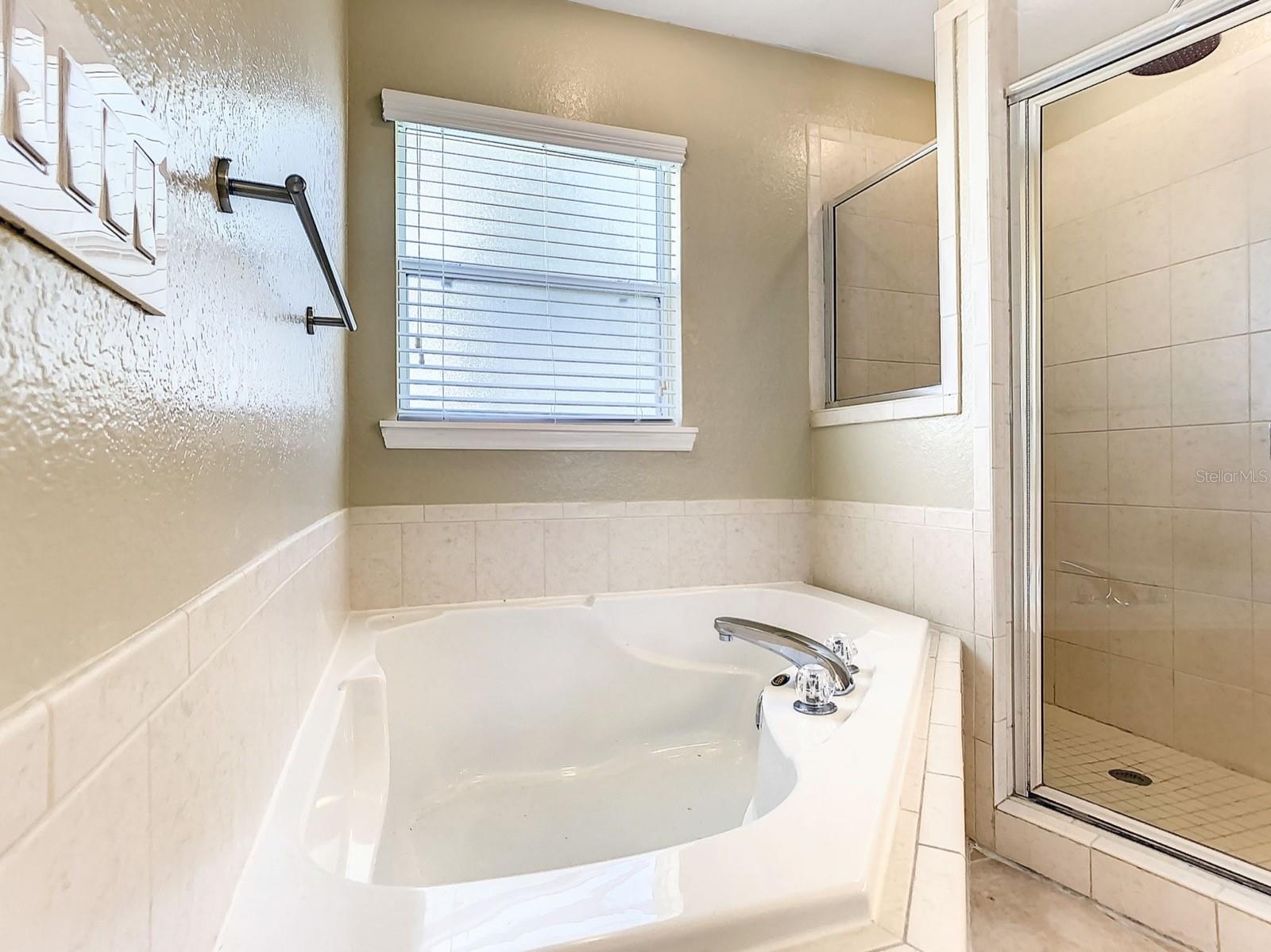 HEMINGWAY PLACE PH 02 - Residential Lease