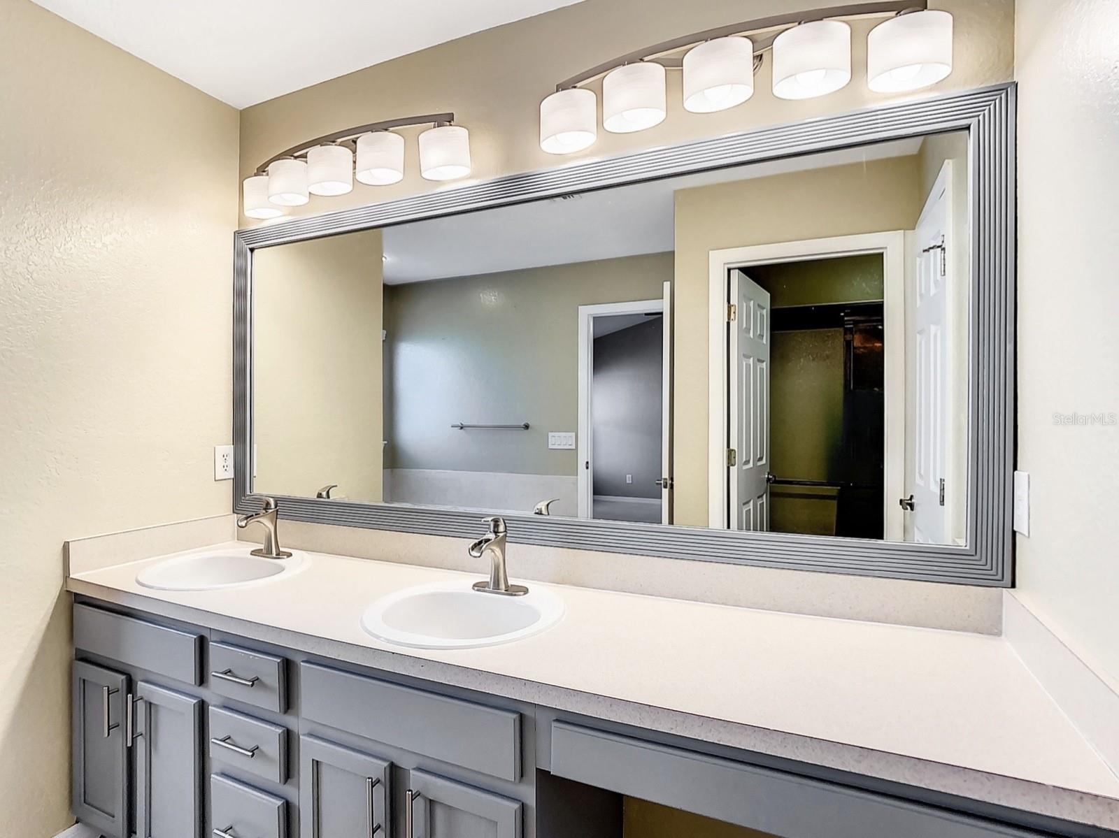 HEMINGWAY PLACE PH 02 - Residential Lease