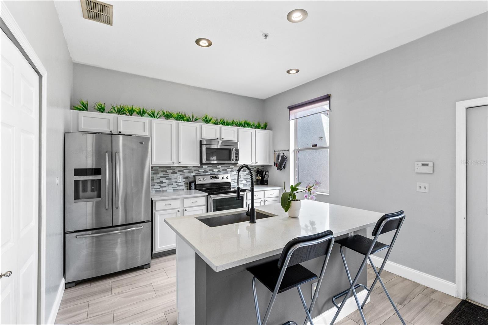 LEE VISTA SQUARE - Residential