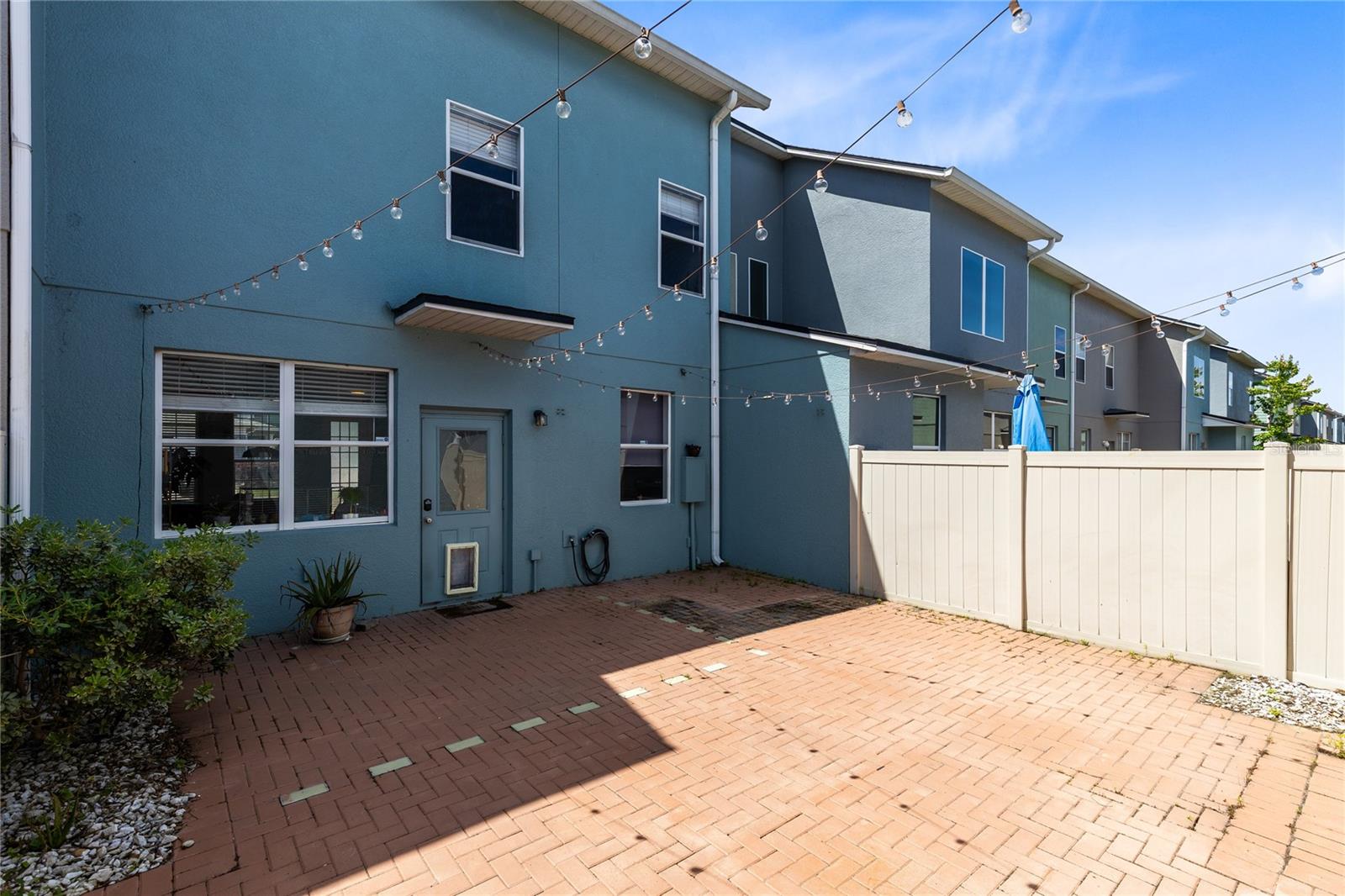 LEE VISTA SQUARE - Residential