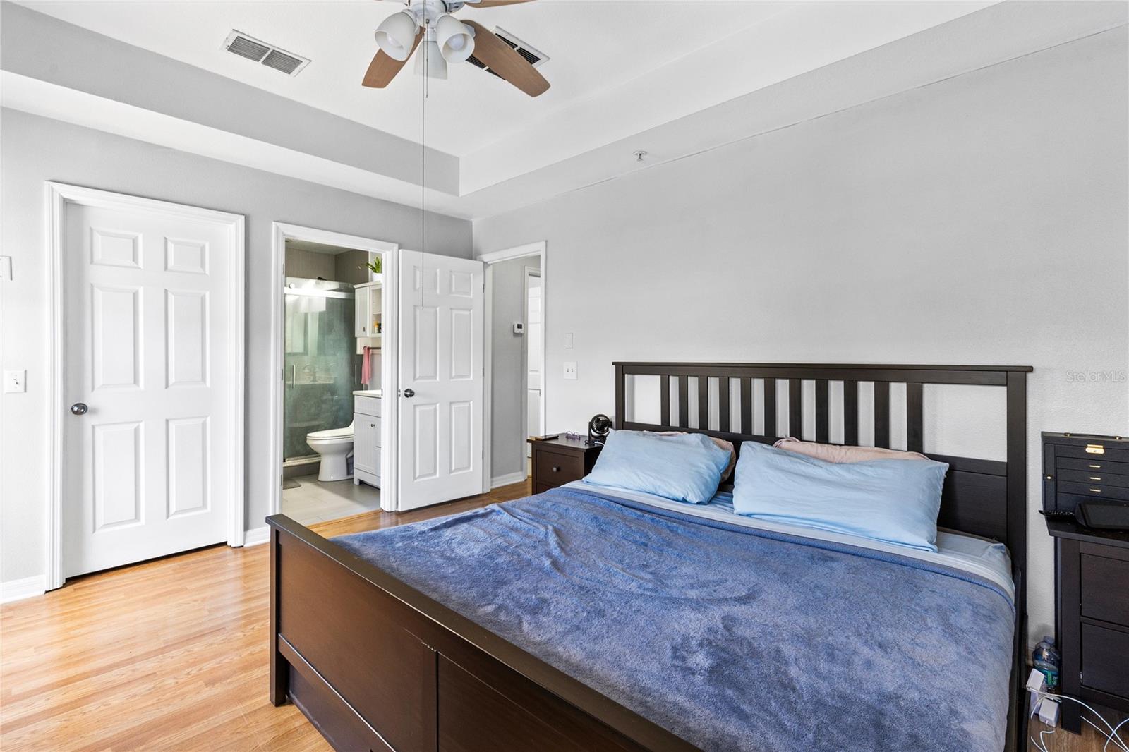 LEE VISTA SQUARE - Residential