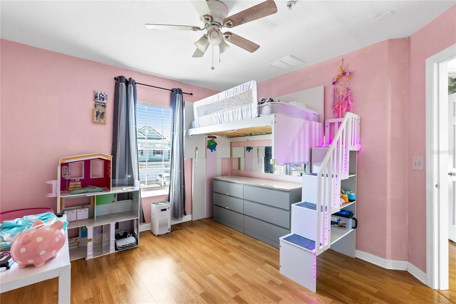 LEE VISTA SQUARE - Residential