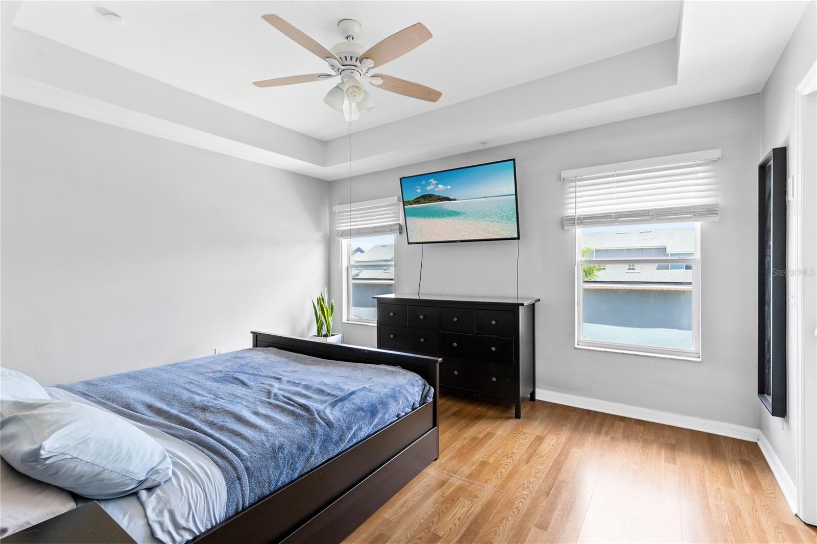 LEE VISTA SQUARE - Residential