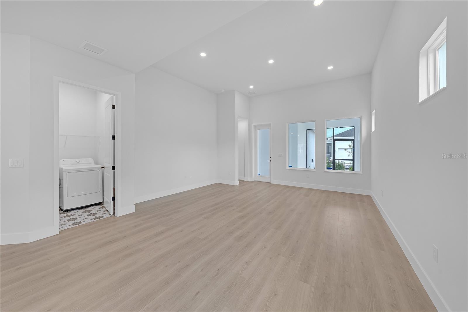 EMERALD LANDING AT WATERSIDE - Residential Lease